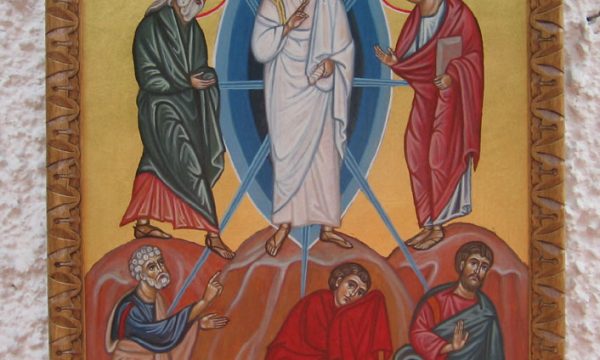 Meditare sulla Trasfigurazione di Gesù, per trovare la luce che trasfigura il nostro sguardo, illumina le esperienze, guarisce le relazioni